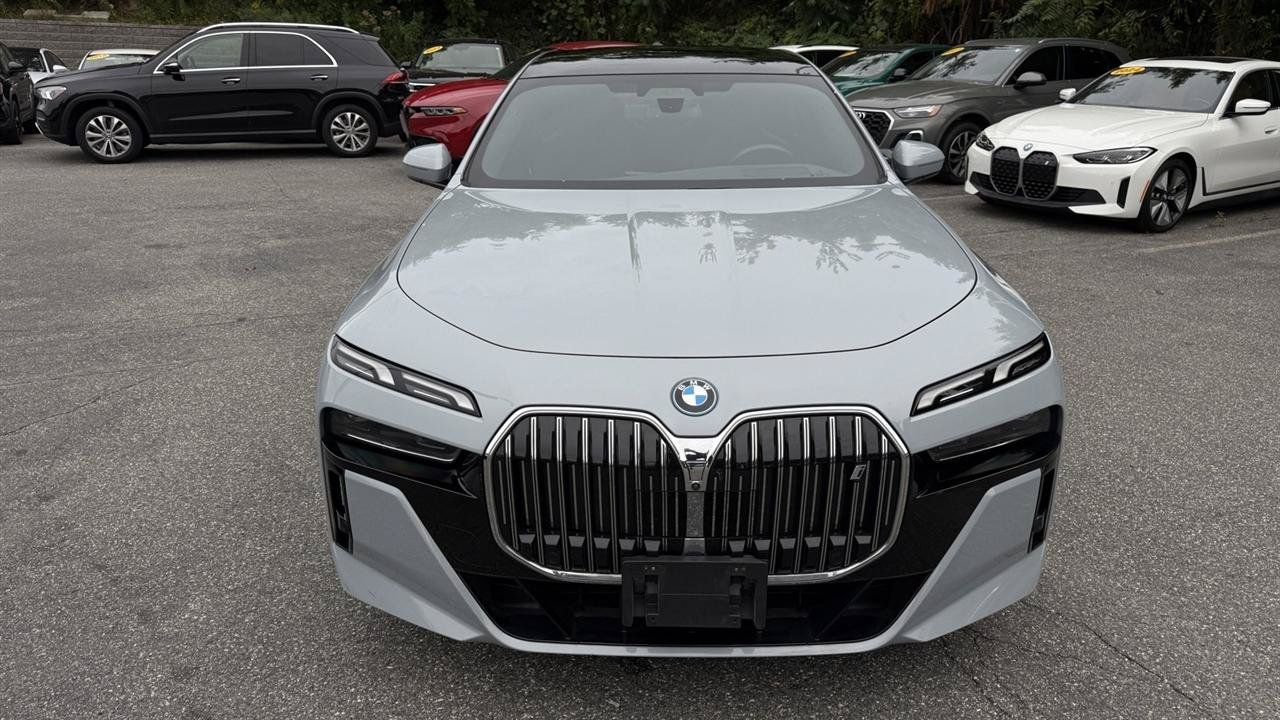 Used 2023 BMW i7 xDrive60 AWD/4WD image 23