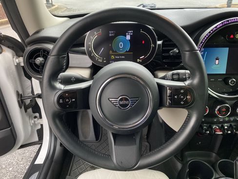 Used 2024 MINI Cooper 2-Door Hardtop w/ Signature Upholstery Package image 10