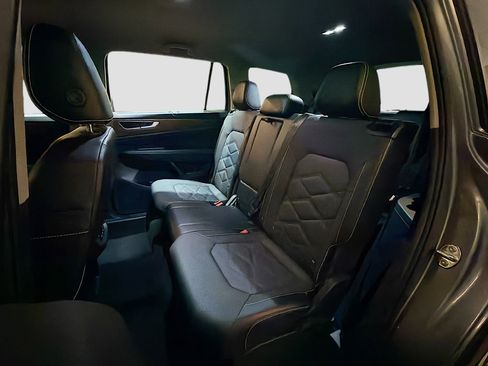 Used 2024 Volkswagen Atlas SE image 28