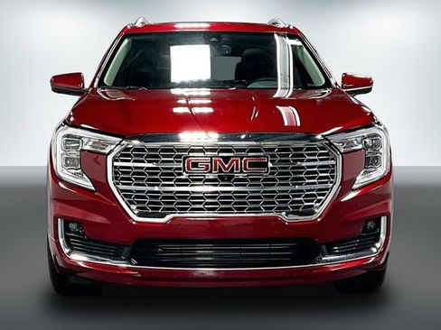 Used 2024 GMC Terrain Denali w/ Denali Premium Package AWD/4WD image 2