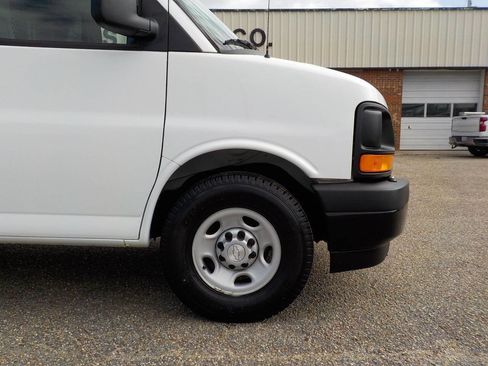 Used 2017 Chevrolet Express 2500 image 9