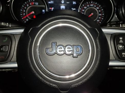 Used 2021 Jeep Wrangler Unlimited Rubicon w/ Xtreme Recon 35" Tire Package AWD/4WD image 17