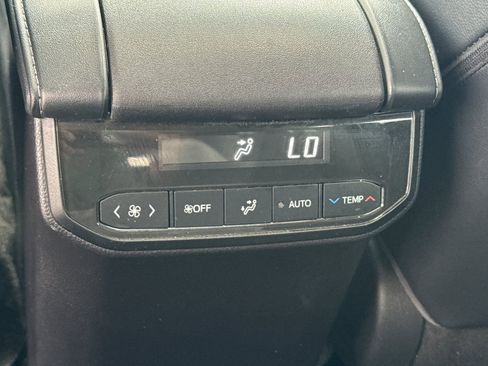 Used 2023 Toyota Highlander XLE image 16
