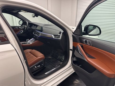 Used 2022 BMW X6 M50i w/ Executive Package image 8