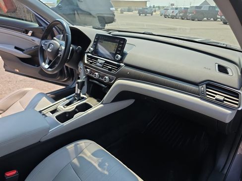 Used 2018 Honda Accord Touring image 29