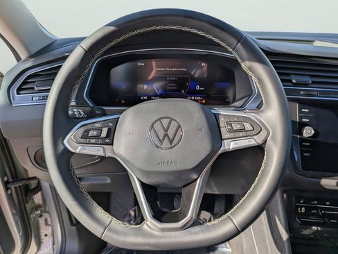 Certified 2023 Volkswagen Tiguan SE FWD image 24