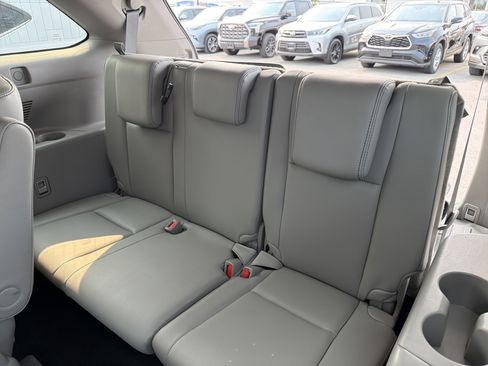 Certified 2018 Toyota Highlander XLE AWD/4WD image 28