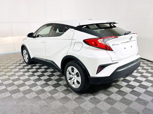 Used 2019 Toyota C-HR LE FWD image 5