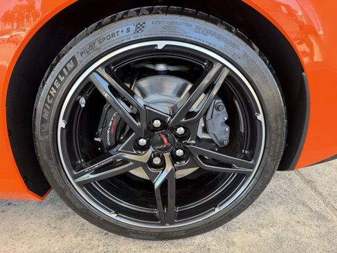 Used 2021 Chevrolet Corvette Stingray Coupe w/ Z51 Performance Package RWD image 19