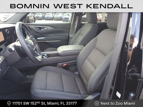 Used 2025 Chevrolet Traverse LT image 24