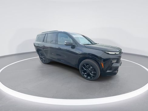 Used 2025 Chevrolet Traverse RS image 2