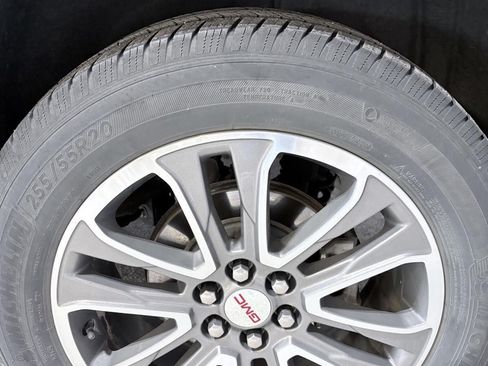 Used 2017 GMC Acadia SLT AWD/4WD image 2