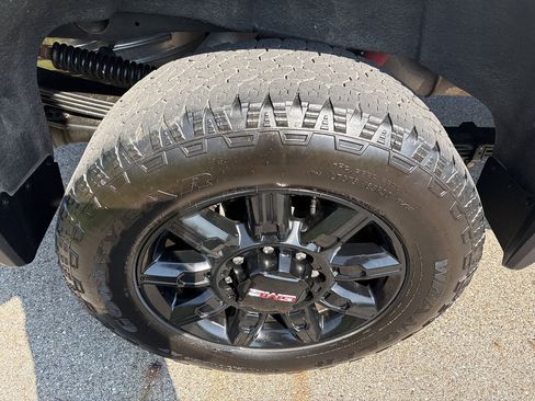 Used 2024 GMC Sierra 2500 AT4 w/ AT4 Preferred Package AWD/4WD image 11