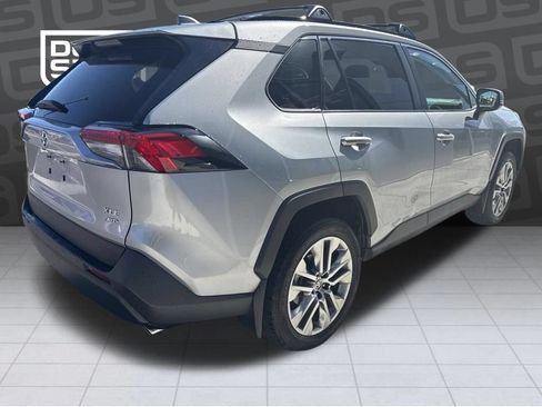 Used 2022 Toyota RAV4 XLE Premium AWD/4WD image 4