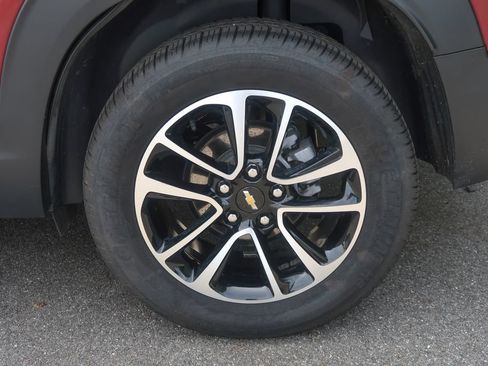 Used 2024 Chevrolet TrailBlazer LT AWD/4WD image 13