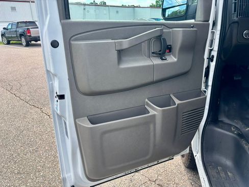 Used 2022 Chevrolet Express 2500 w/ Driver Convenience Package RWD image 9