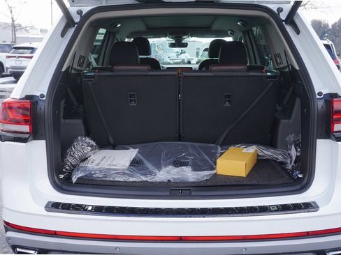 New 2026 Volkswagen Atlas Peak Edition image 7