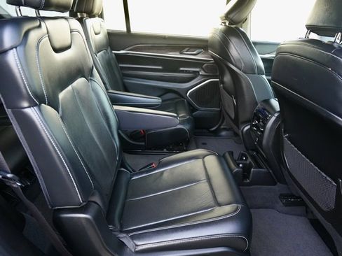 Used 2021 Jeep Grand Cherokee L Limited w/ Luxury Tech Group II image 10