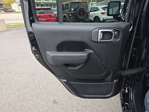 New 2026 Jeep Gladiator Sport image 15