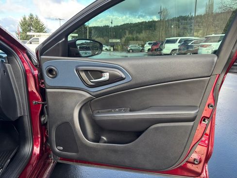 Used 2015 Chrysler 200 S w/ Navigation & Sound Group I image 26