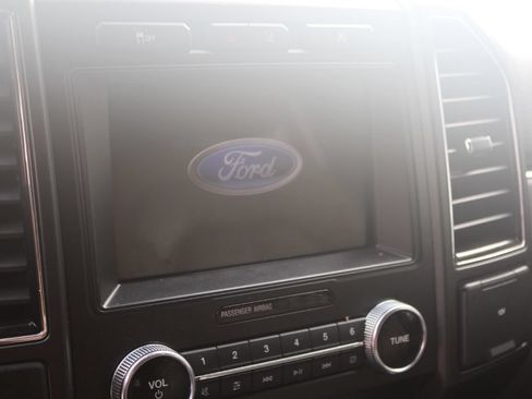 Used 2019 Ford Expedition Limited w/ Equipment Group 301A RWD image 10