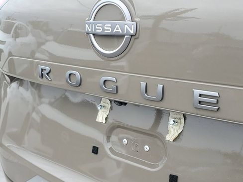 Used 2025 Nissan Rogue SV AWD/4WD image 7