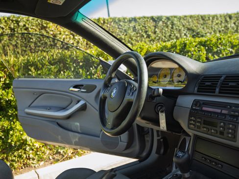 Used 2004 BMW M3 Coupe image 11