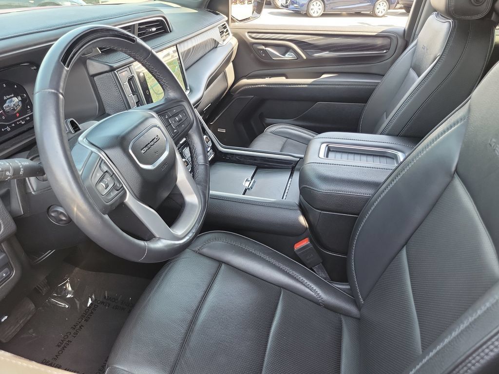 Used 2024 GMC Yukon Denali w/ Advanced Technology Package AWD/4WD image 3