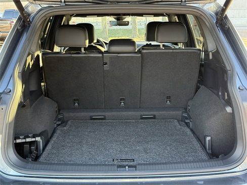 Used 2022 Volkswagen Tiguan SE R-Line image 28