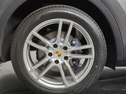 Certified 2023 Porsche Cayenne AWD/4WD image 29