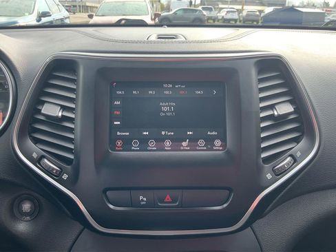 Used 2019 Jeep Cherokee Latitude Plus w/ Cold Weather Group image 13