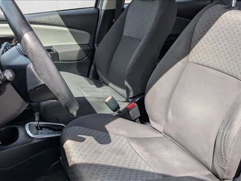Used 2016 Toyota Yaris L image 19