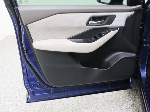 Used 2023 Nissan Rogue SV FWD image 12