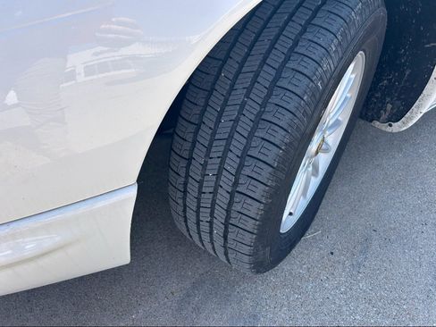 Used 2001 Chrysler Concorde LXi image 7