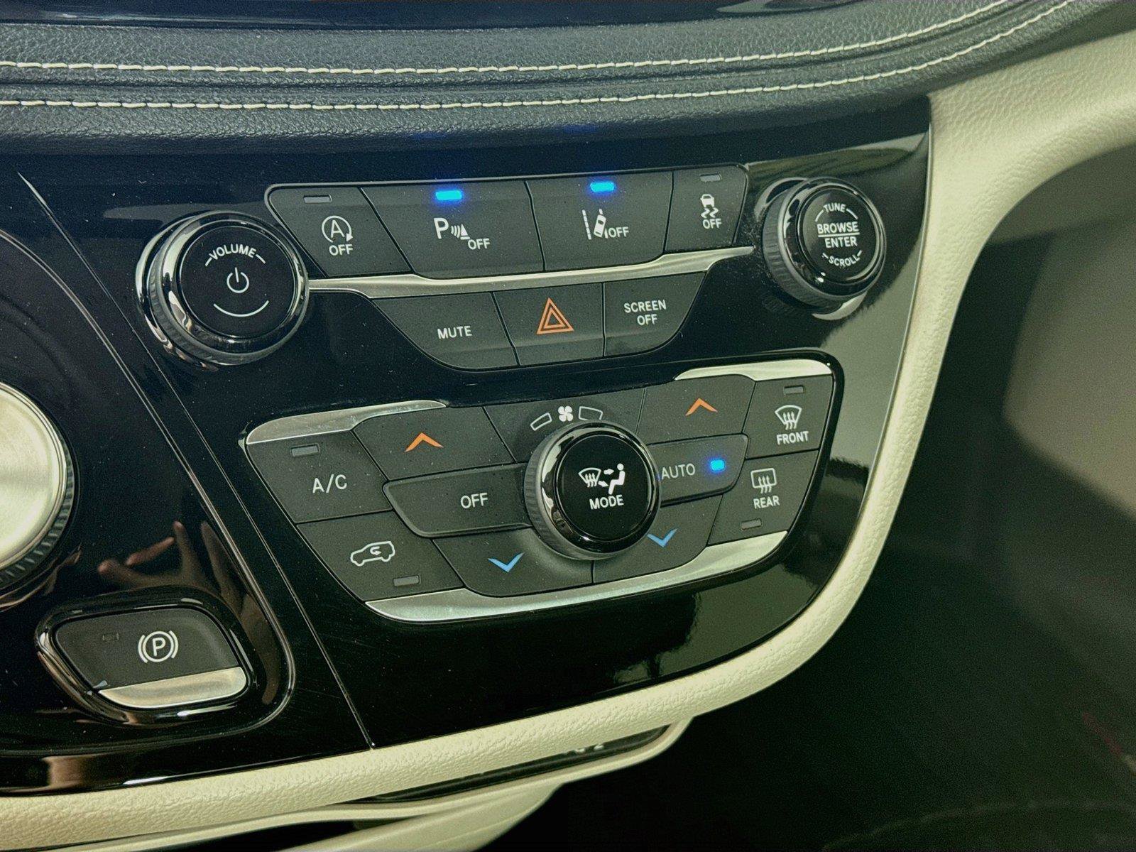 Used 2022 Chrysler Pacifica Touring-L AWD/4WD image 9