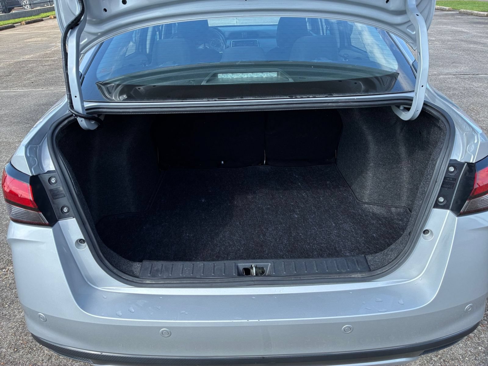 Used 2025 Nissan Versa SV FWD image 28