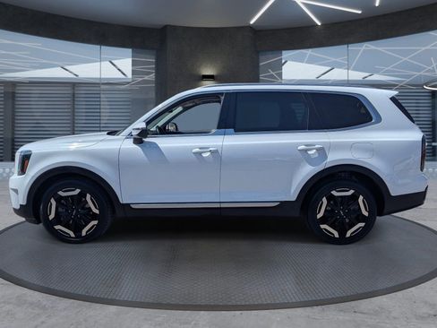 Used 2023 Kia Telluride EX FWD image 3