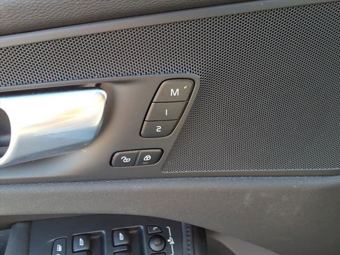 Certified 2025 Volvo XC60 B5 Plus image 11