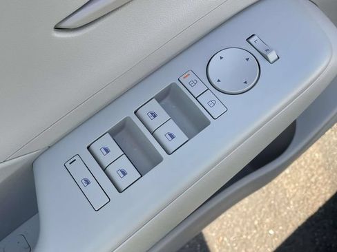 Used 2026 Hyundai Kona SE FWD image 19