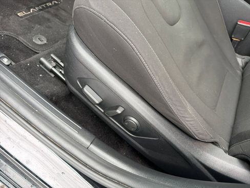 Used 2021 Hyundai Elantra SEL w/ Convenience + Premium Package image 15