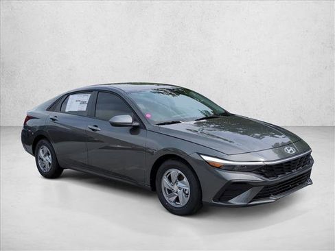 New 2026 Hyundai Elantra SE FWD image 3