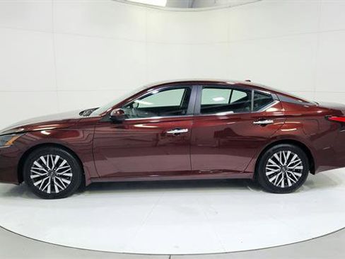 Certified 2024 Nissan Altima 2.5 SV w/ SV Premium Package image 5