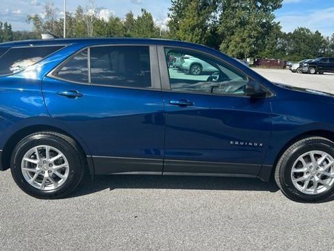 Certified 2022 Chevrolet Equinox LS w/ LS Convenience Package image 2