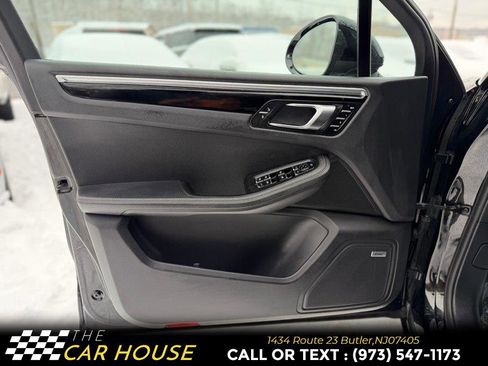 Used 2018 Porsche Macan S image 16