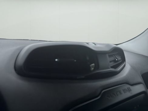 Used 2017 Jeep Renegade Altitude AWD/4WD image 18