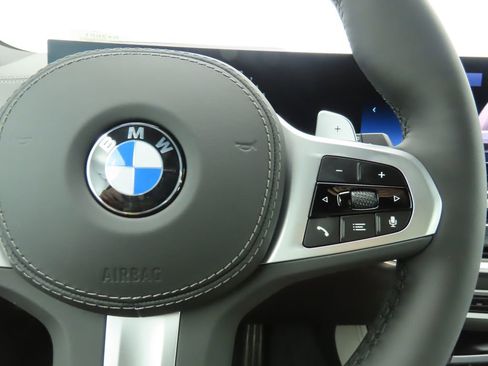 Used 2026 BMW X5 sDrive40i w/ M Sport Package image 13