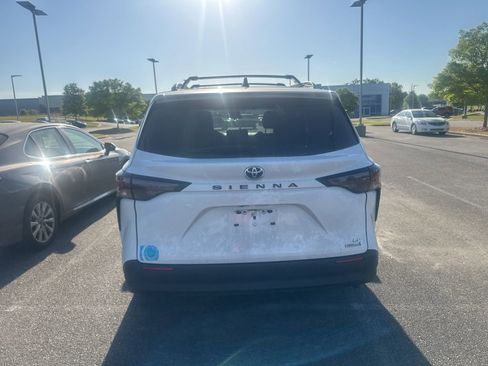 Used 2023 Toyota Sienna LE image 5