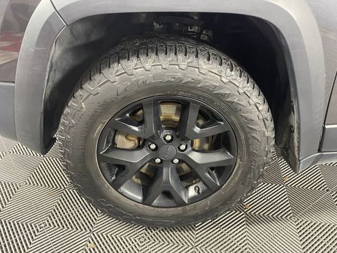 Used 2016 Jeep Cherokee Trailhawk w/ Comfort/Convenience Group image 12