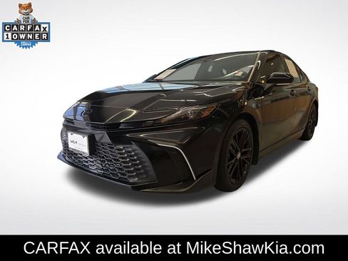 Used 2025 Toyota Camry SE w/ Convenience Package FWD image 1