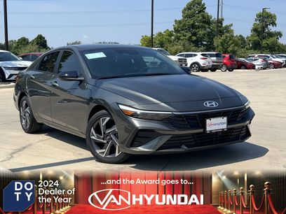 New 2025 Hyundai Elantra SEL w/ Cargo Package